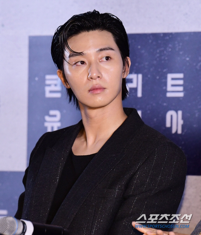 박서준 태토논란에 '팬 본인' 등판 "머리띠 준 제가 괜찮습니다" [종합…