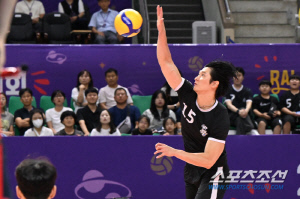 국대 부상 이탈로 9명의 특공대, 올림픽 금메달 감독의 일본 프로팀에 0대3 완패[SC리뷰]