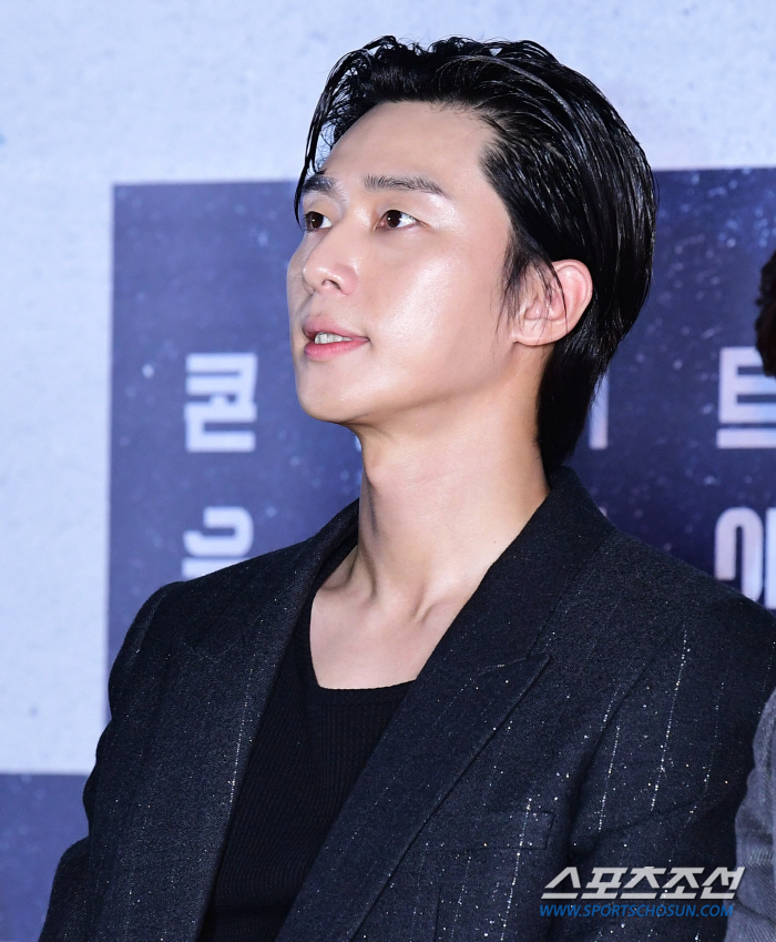 박서준, 태도 논란에 입 열었다 "머리띠? 내 거라고 생각 못 해, 오해…
