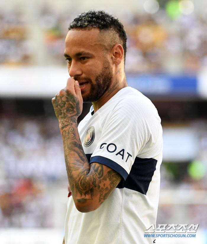 '음바페 만으로 머리 아픈데' 격랑의 PSG, 네이마르 이적 요청을 둔 …