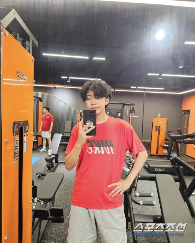 "뭔가가 있다. 뭐가 온다!". 임영웅, '다이어트 돌입' 소식에 기대감…
