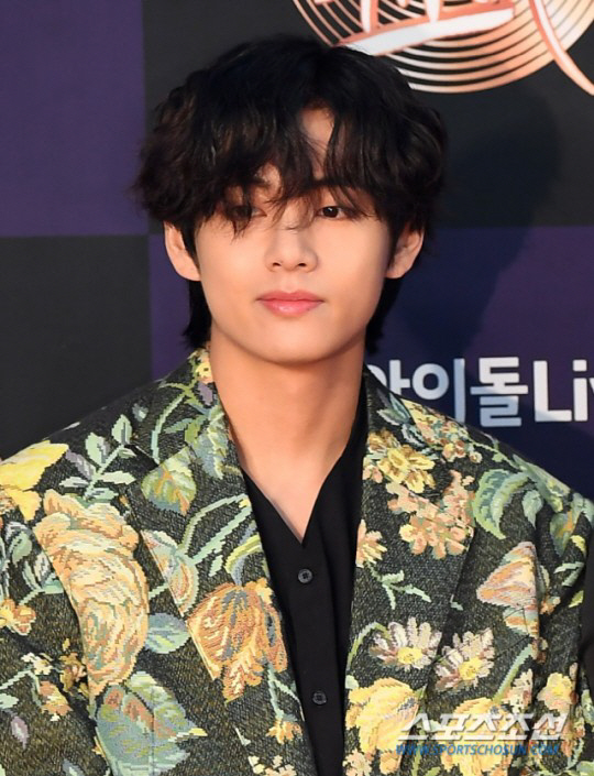 BTS 뷔, 9월8일 첫 솔로 앨범 ‘Layover’ 나온다…타이틀곡 ‘…