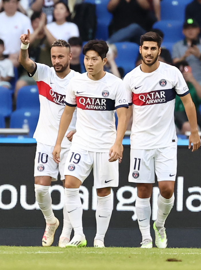 "슈퍼에이전트 멘데스, 이강인 PSG 이적에 개입했다"