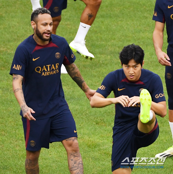 '이강인과 브로맨스 해체?' PSG, 네이마르 매각 가능성 열었다, 바르…
