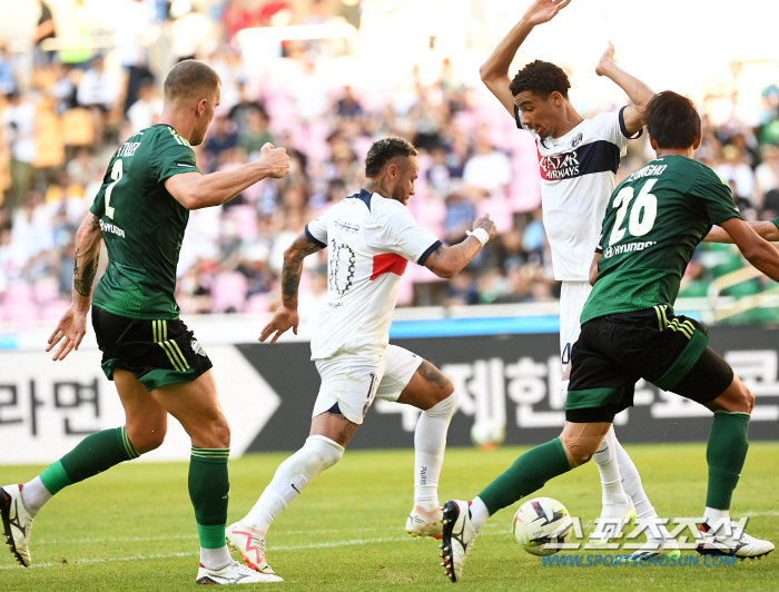 '이강인과 브로맨스 해체?' PSG, 네이마르 매각 가능성 열었다, 바르…