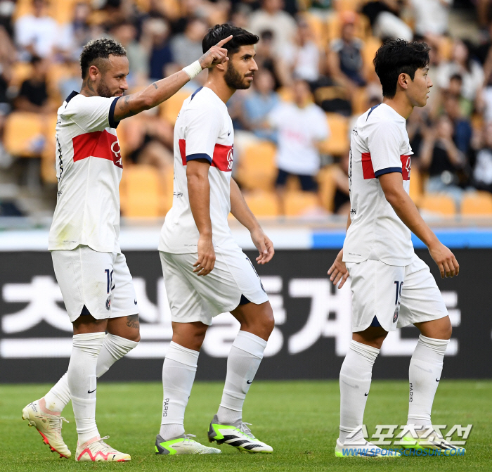 '이강인과 브로맨스 해체?' PSG, 네이마르 매각 가능성 열었다, 바르…