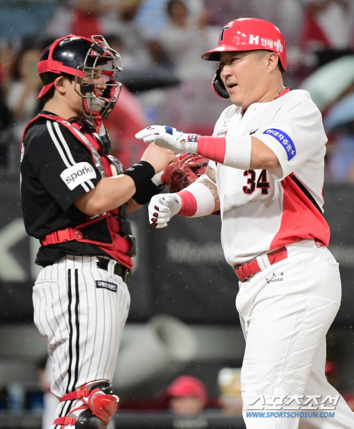 '8-0 아니어도 괜찮아' 김민성 복귀신고 투런포+이정용 5이닝 무실점 …