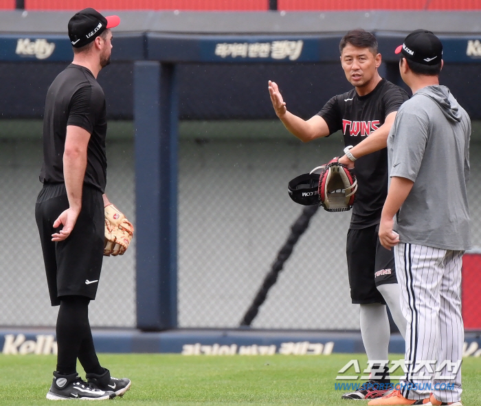 '8-0 아니어도 괜찮아' 김민성 복귀신고 투런포+이정용 5이닝 무실점 …