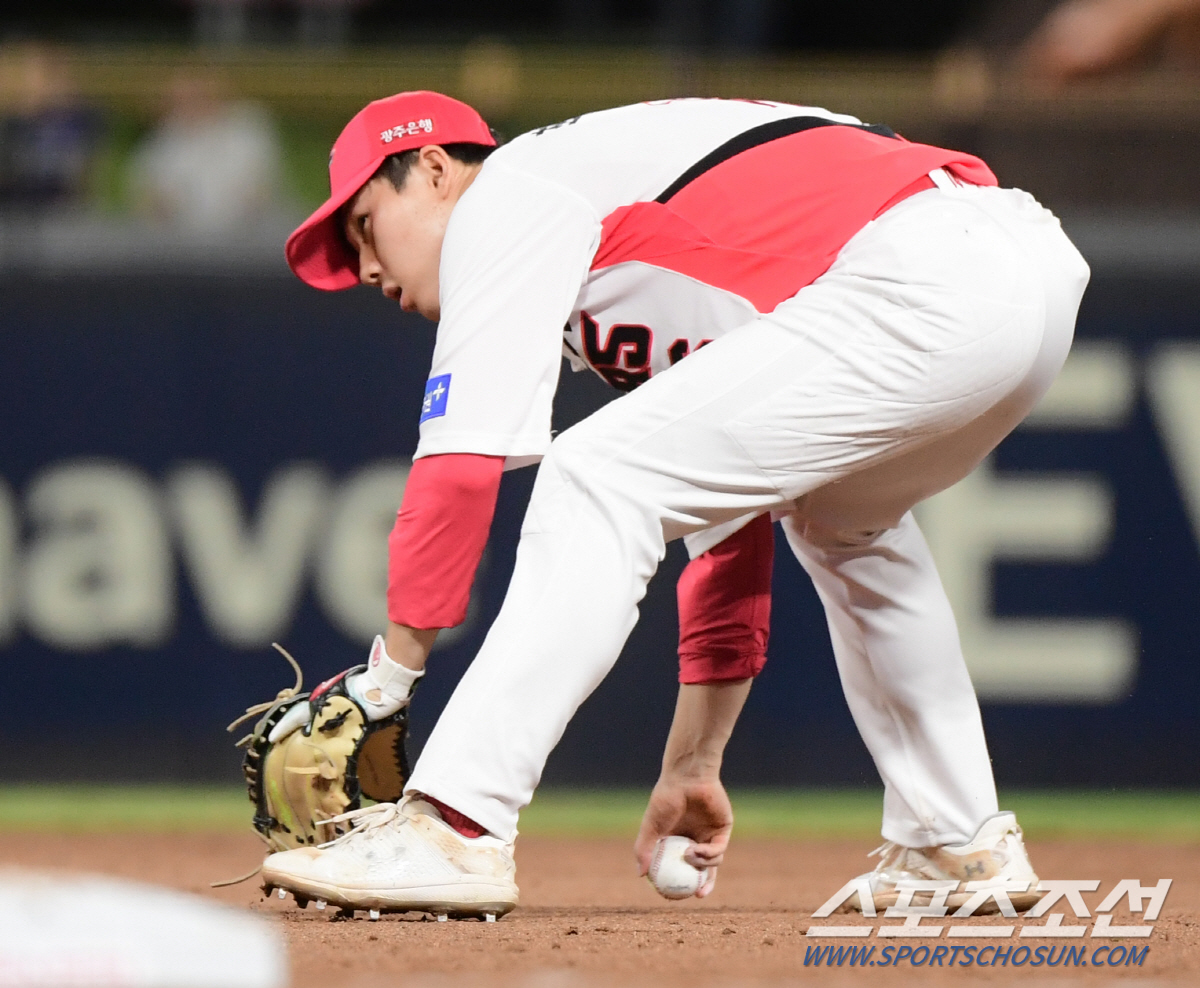 '8-0 아니어도 괜찮아' 김민성 복귀신고 투런포+이정용 5이닝 무실점 …