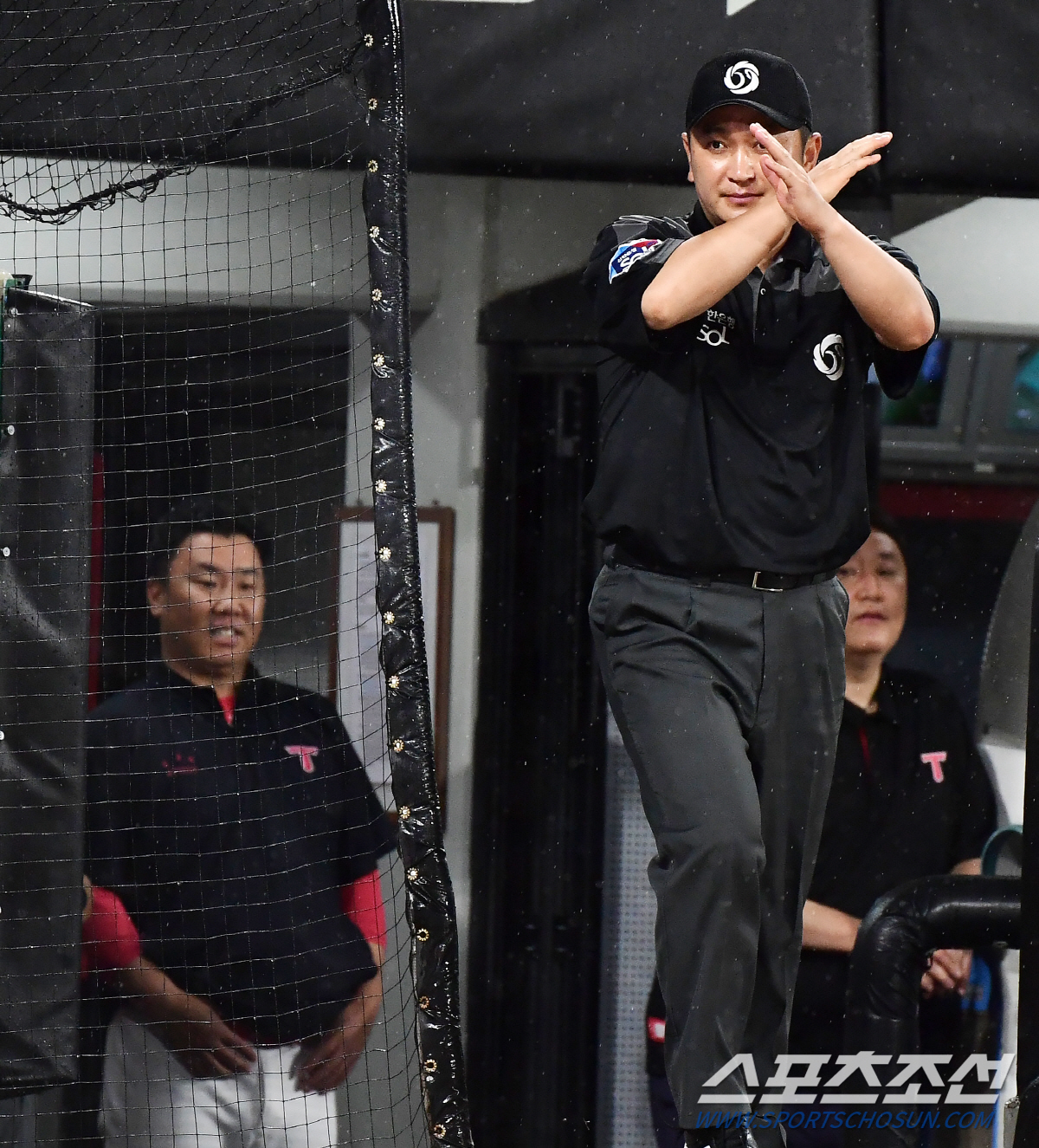 울분 터트린 LG, 환호성 지른 KIA…’8-0 우천취소’에 뒤집힌 희비…