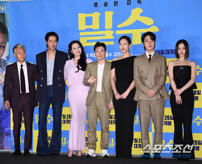 [SC이슈] "저희가 더 감사해요"…김혜수 무한 감사→조인성 사비 대관까…