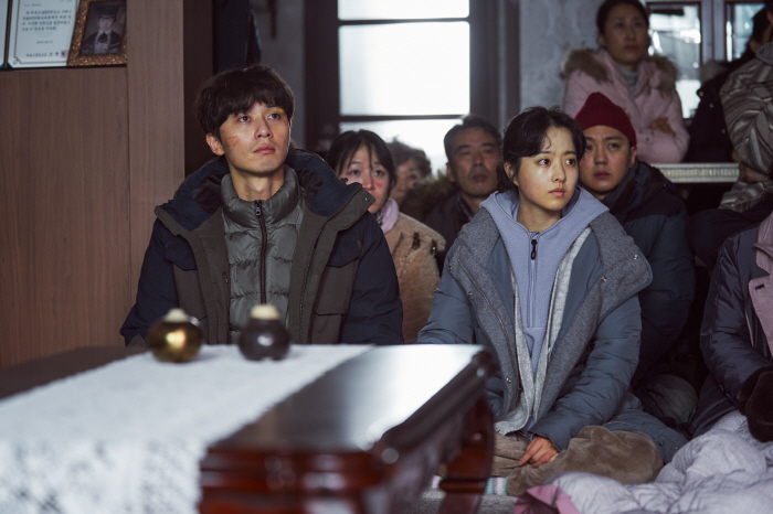 [SC리뷰] 이병헌이 꺼낸 새로운 얼굴…'콘크리트 유토피아', 재난보다 …