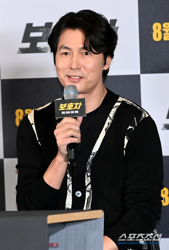 [SC현장] "숨 막힐 줄 알았는데"…'보호자' 정우성 첫 감독 데뷔, …