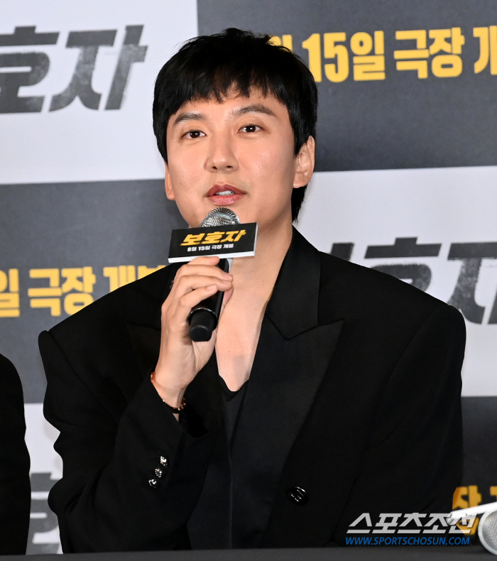 [SC현장] "숨 막힐 줄 알았는데"…'보호자' 정우성 첫 감독 데뷔, …
