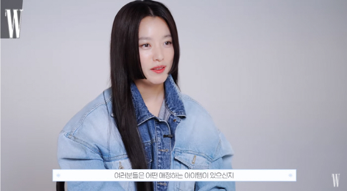 한효주 "팔랑귀 NO" 가방에 추천템만 가득한 '팔랑귀 여신'(W코리아)