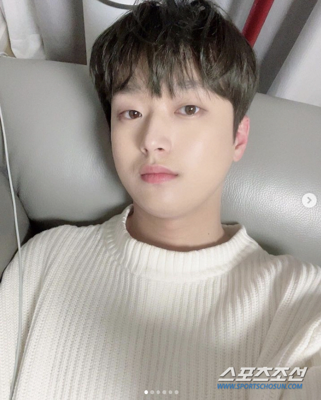 '활동 중단' 이찬원, "회복이 우선. 일상생활 정상 소화하고 있어"(전…