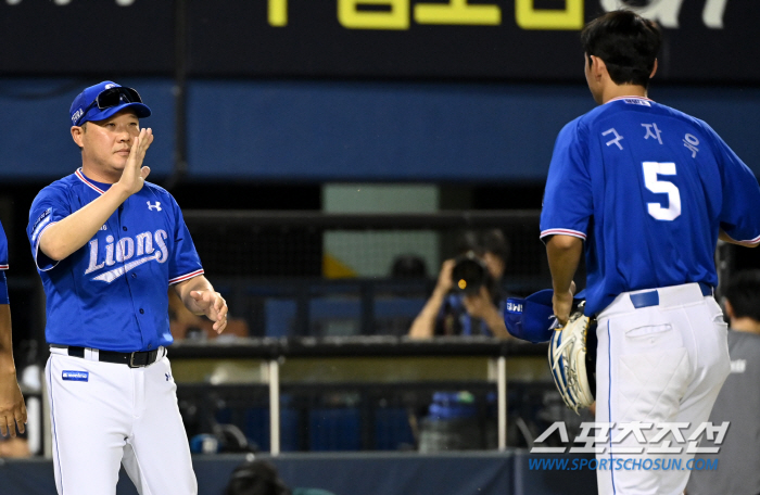 비거리 128m 잠실 가장 깊은 곳에 꽂았다…타율 1위의 강력 한 방 "…
