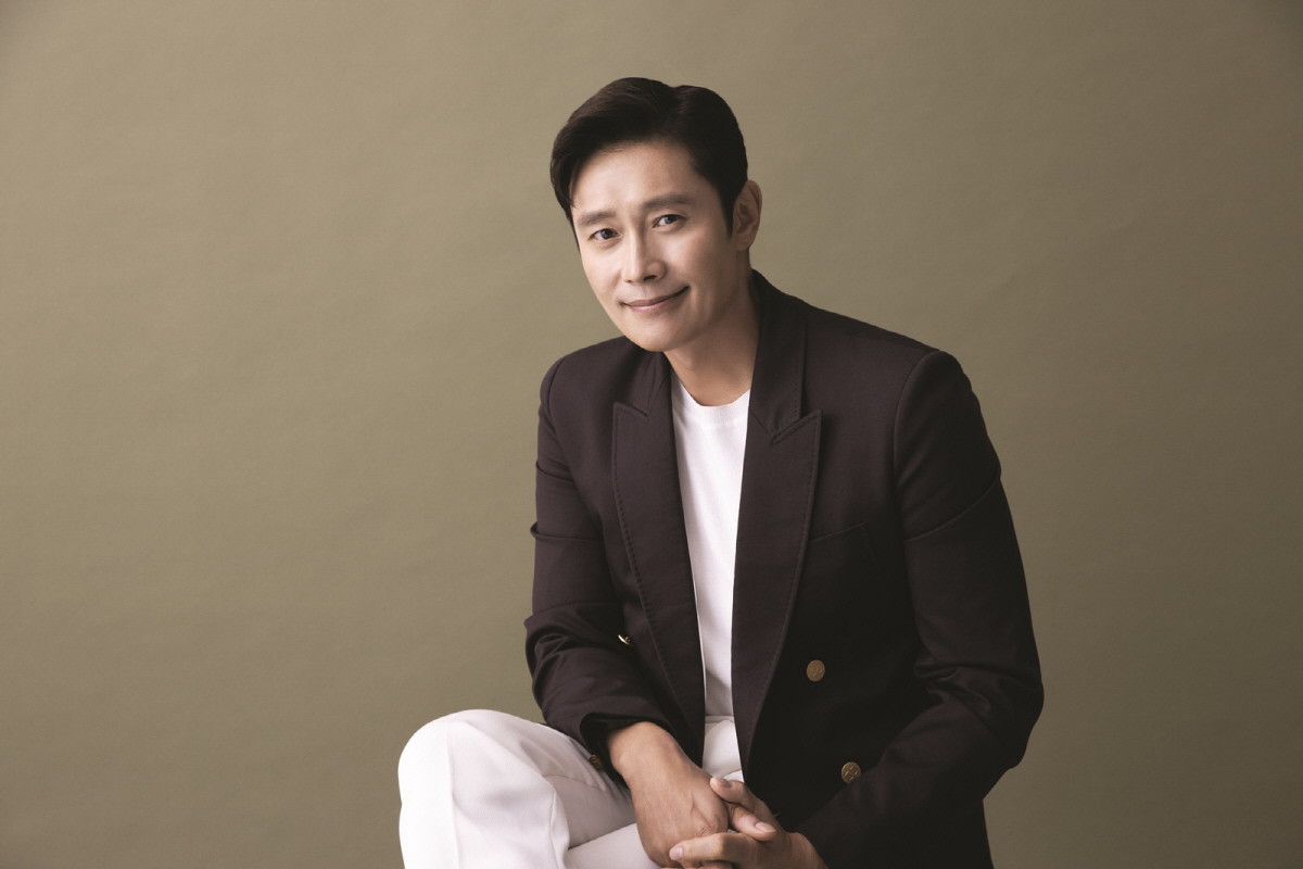 [SC인터뷰] "내 눈빛, 나도 무섭더라"…데뷔 32년차 이병헌, '콘유…