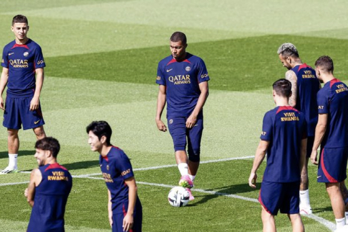 '충격 엔딩' 동료 비하→2억5900만 파운드 거절, 결국 PSG 남는다