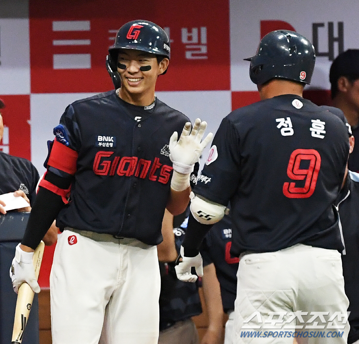 '민석아 기죽지 마' 슈퍼 캐치→포구 실책, 자책하는 김민석을 감싼 롯데…