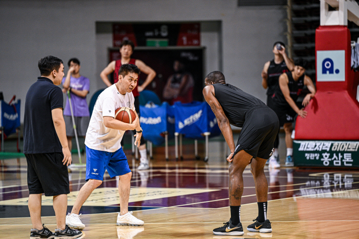 "KBL 챔피언의 자존심을 지키겠다" 김상식 KGC 감독이 내민 윌리엄존…