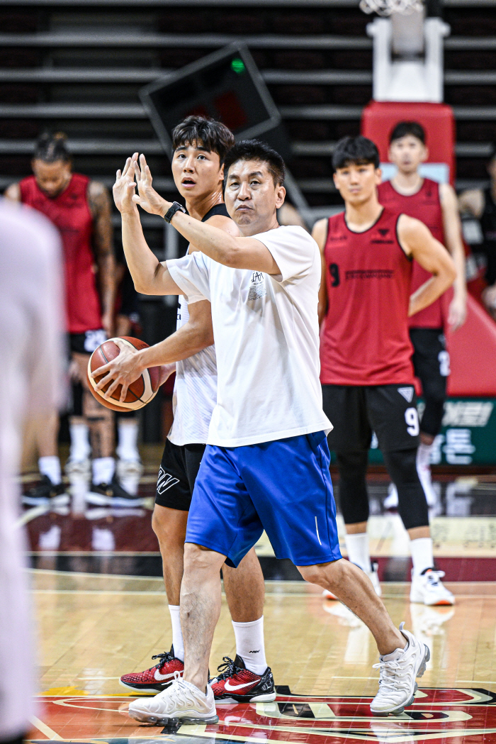"KBL 챔피언의 자존심을 지키겠다" 김상식 KGC 감독이 내민 윌리엄존…