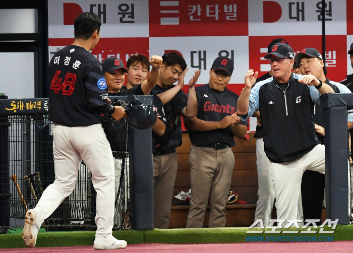 "도대체 롯데 이정훈이 누구야?" 3연전 8안타 4볼넷 12출루…7월 첫…