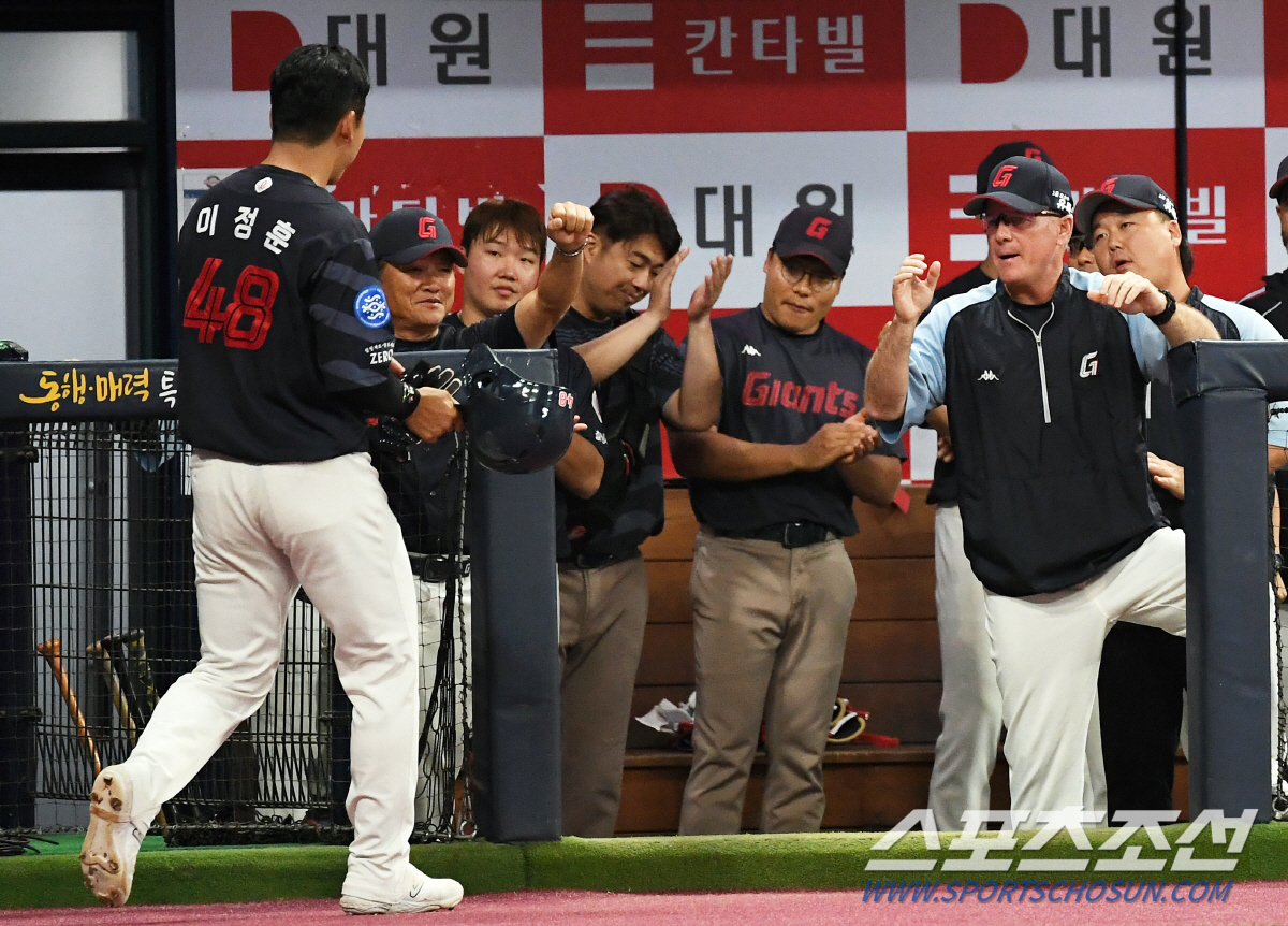 "도대체 롯데 이정훈이 누구야?" 3연전 8안타 4볼넷 12출루…7월 첫…