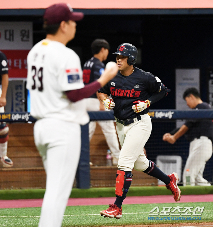 "도대체 롯데 이정훈이 누구야?" 3연전 8안타 4볼넷 12출루…7월 첫…