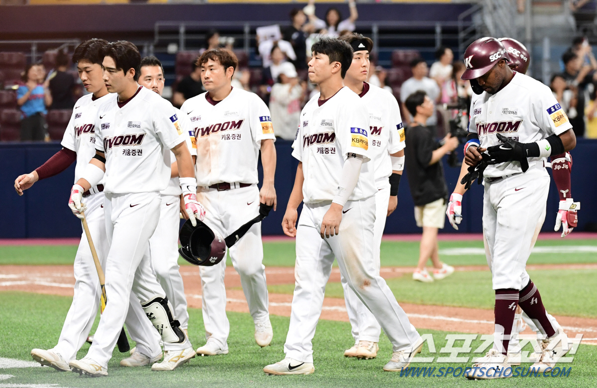 10구단 체제 첫 후반기 꼴찌 추락, 이런 모습 본 적 있었던가…일그러진…