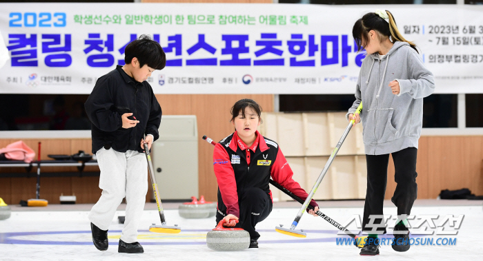 "우리도 도전!강원2024" 선수X학생X국대5G 하나된 행복컬링 '청스한…