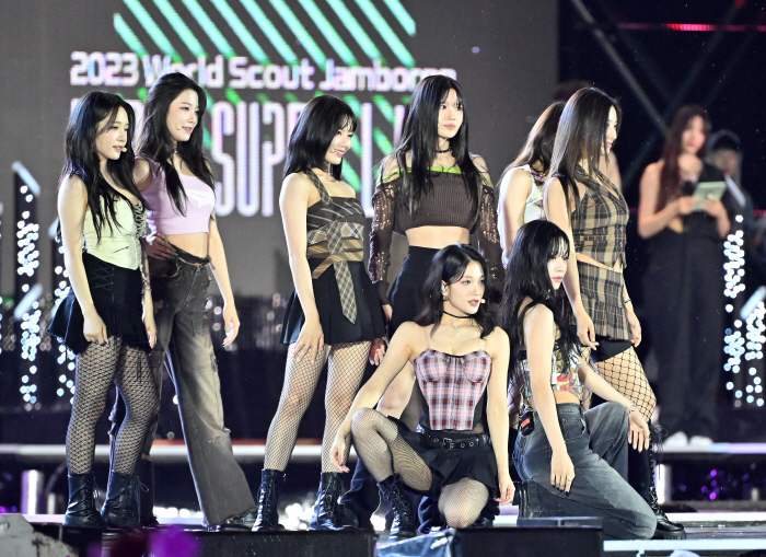 혼돈의 '잼버리 콘서트', K팝이 살렸다…뉴진스→아이브, 성공적 피날레 …