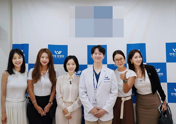 이정현 남편 병원 개원식에 女스타 총출동..오윤아 "아들 생명의 은인"