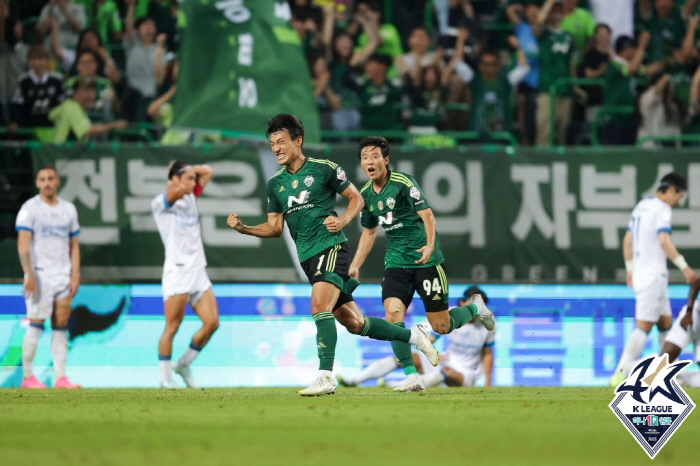 [K리그1 리뷰]한교원 동점골에도 전북, 홈 8연승 실패…수원, 귀중한 …