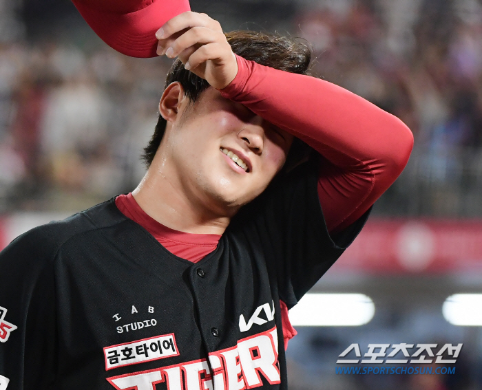 '1아웃 남기고…' 5회에만 4실점! 참지 못한 벤치→19세 영건 8승 …