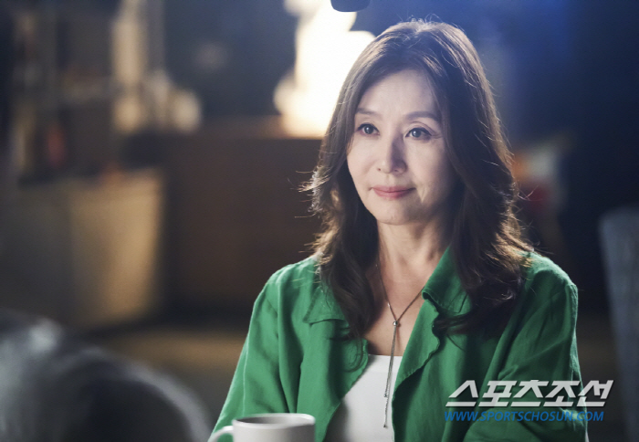 '아씨 두리안' 최명길♥곽민호, 놀랄 일 더 남았다! '충격 눈빛 맞춤'…