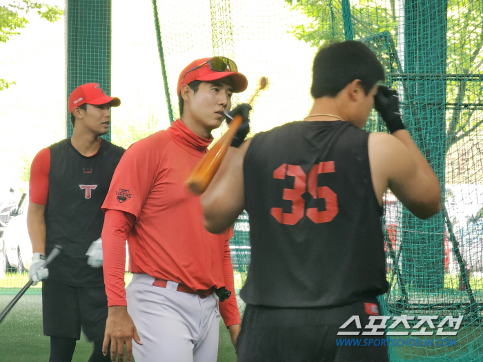 "키워주셔서 감사합니다" 2군 선수 부모-가족 훈련장 초대한 이 구단, …