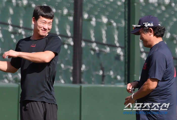 '마흔 살 베테랑, 딸바보 아빠의 어리광' 관록 넘치는 노(老) 코치 앞…