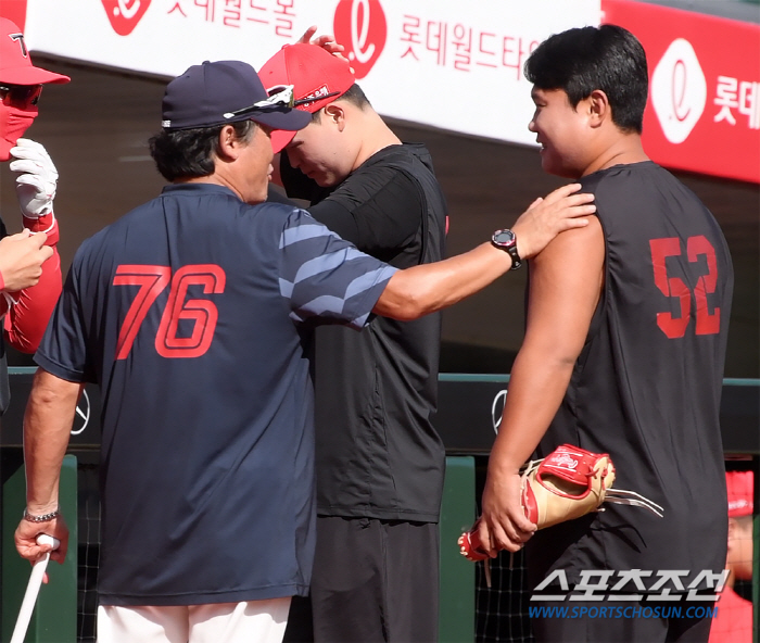 '마흔 살 베테랑, 딸바보 아빠의 어리광' 관록 넘치는 노(老) 코치 앞…