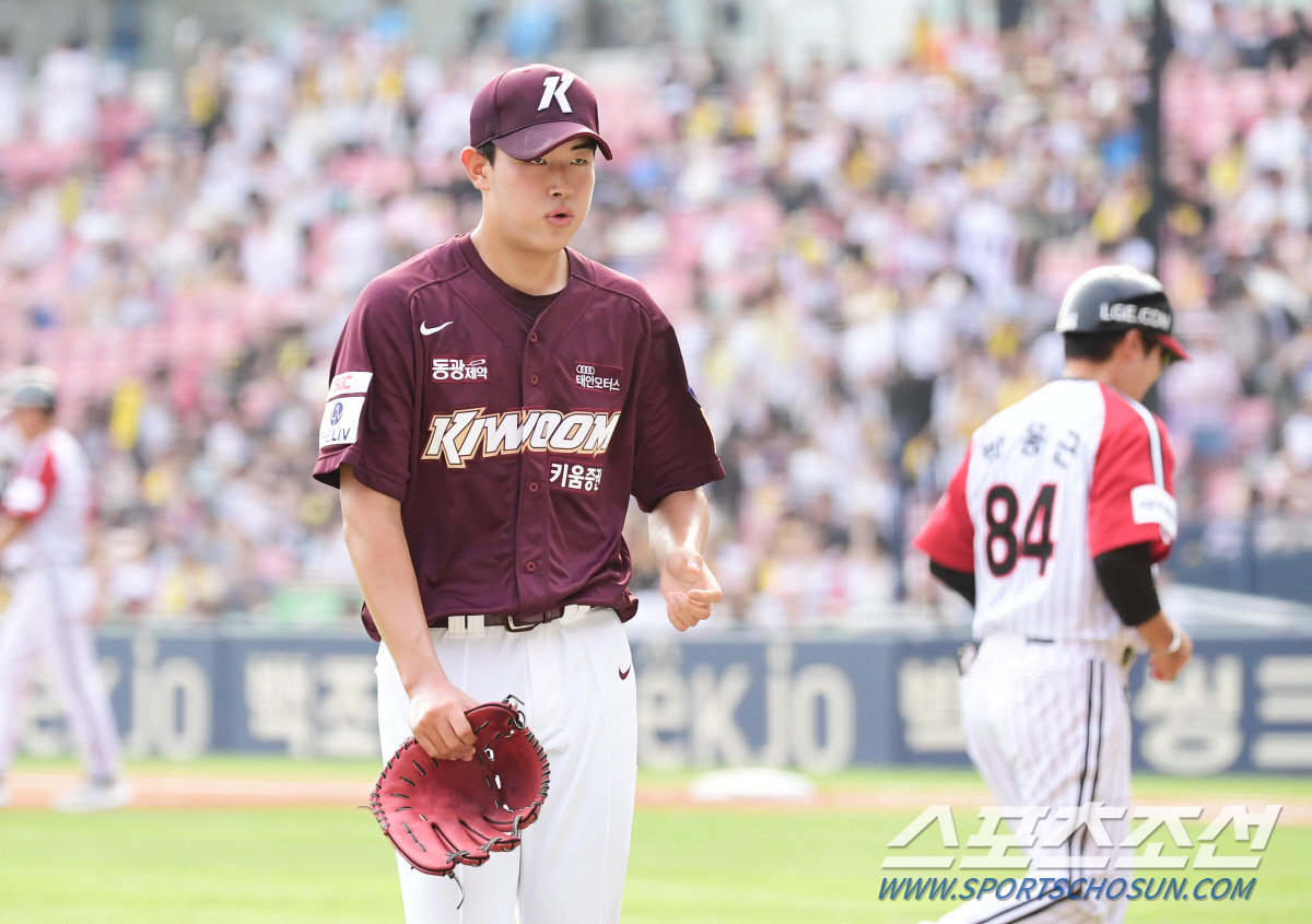 폭투에 더블 스틸까지 굴욕, '트레이드 이적생' LG 앞에서 보여주지 못…