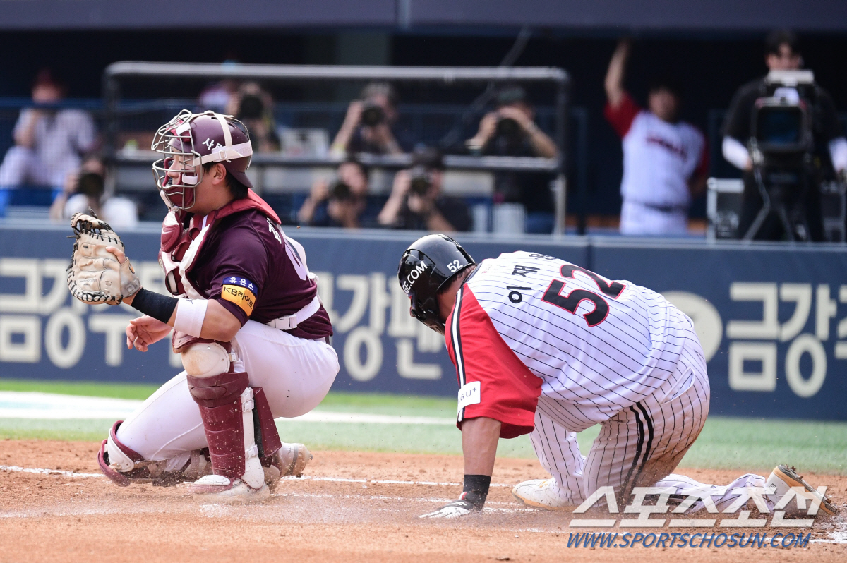 '18안타-17득점 대폭발' LG 1위 굳히기! 키움 17대8 완파하고 …