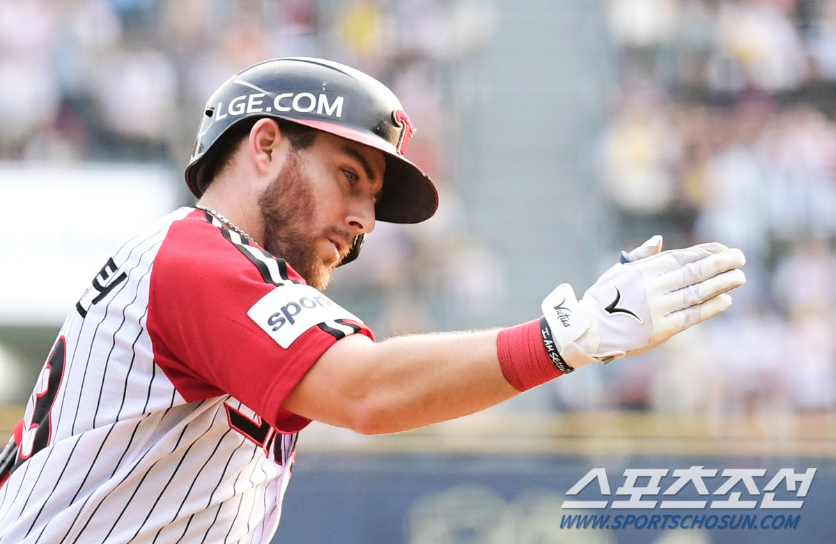 '18안타-17득점 대폭발' LG 1위 굳히기! 키움 17대8 완파하고 …