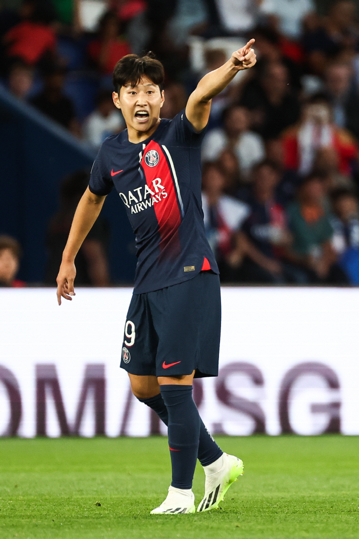 '성공적인 데뷔, 평점 7.4점' 이강인 선발 82분+세트피스 1옵션+패스성공률 88% PSG 아쉬운 무득점, '질식수비' 로리앙에 0대0 무