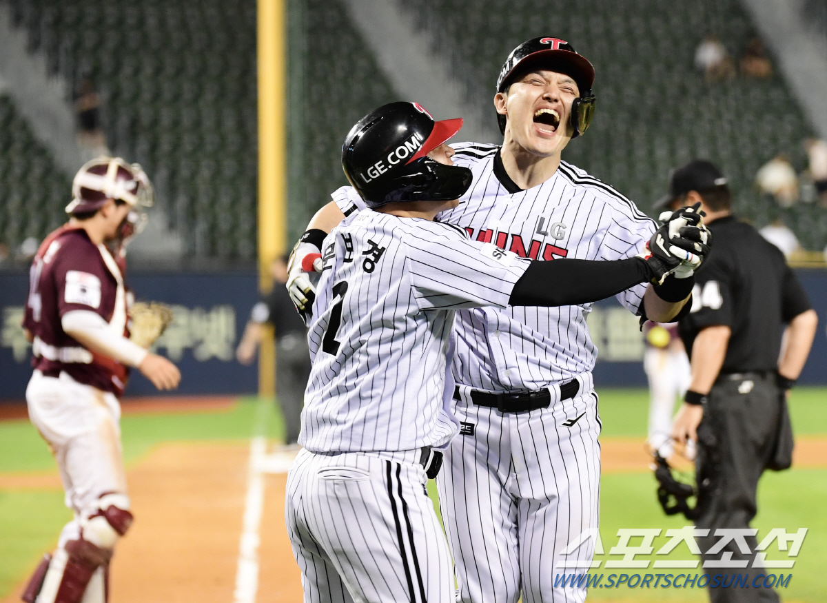 LG냐 두산이냐, '잠실홈런왕' 이적생 두 선수 신구 경합, 판 혼들 1…