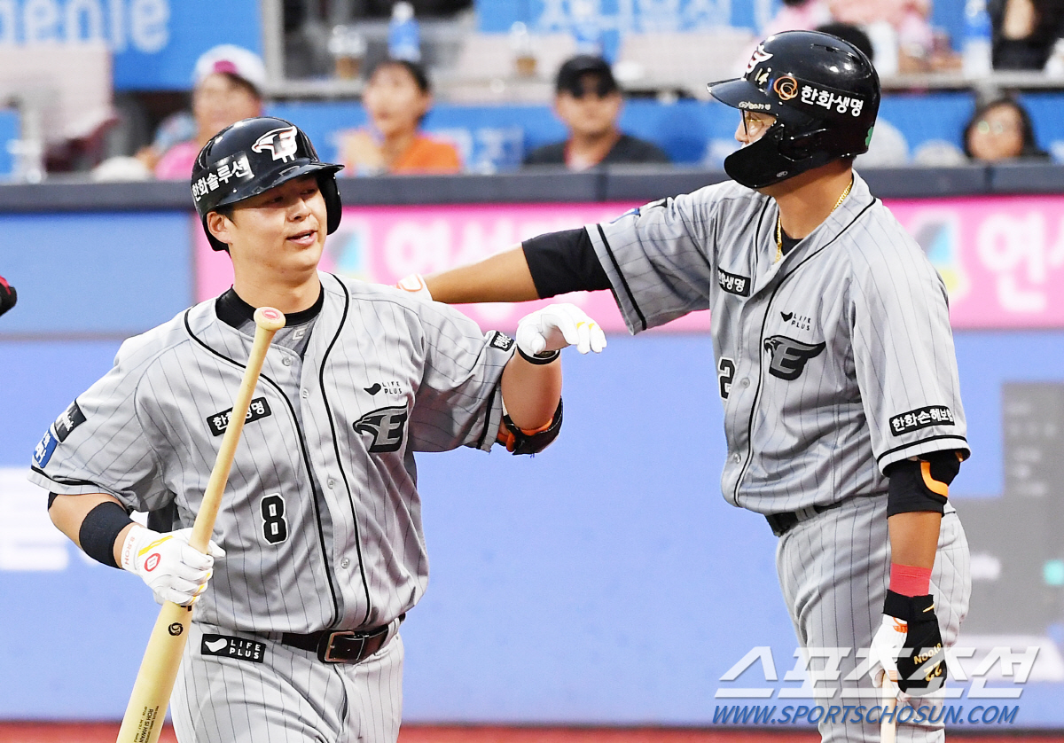 10경기 팀 홈런의 50%…팀 타점 37.1% 생산, 노시환만 바라보는 …