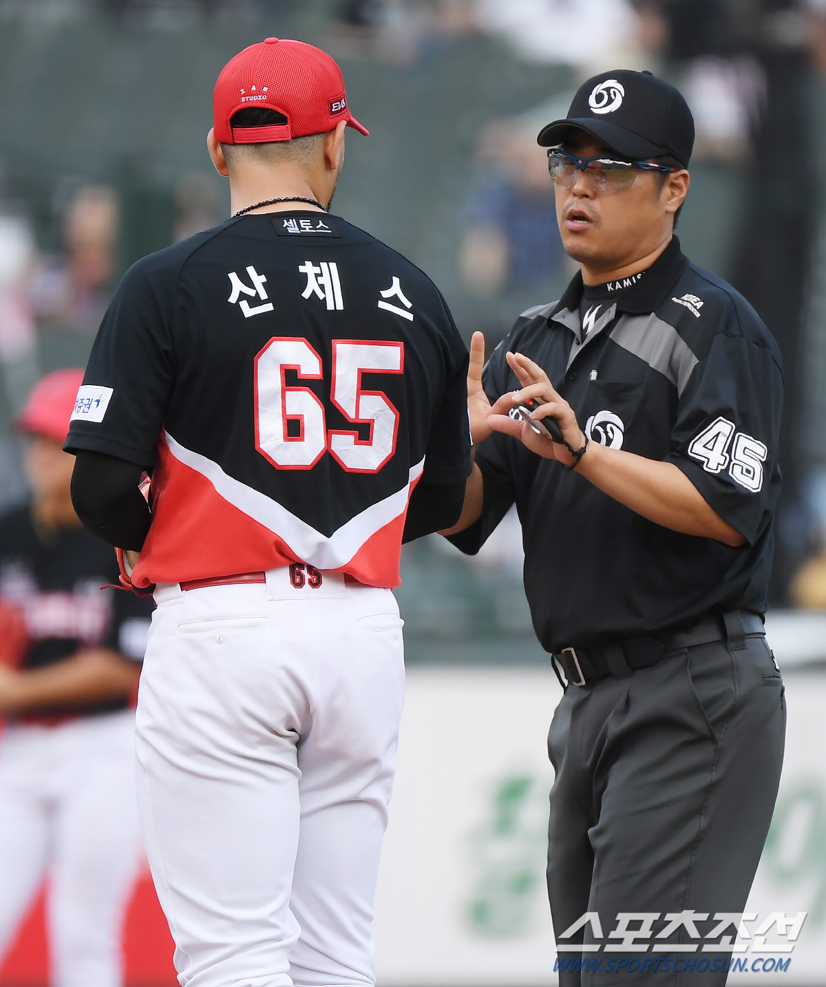 '외인 교체 2장 다 썼는데…' 변칙 막힌 산체스, 평범해졌다→8월 3G…