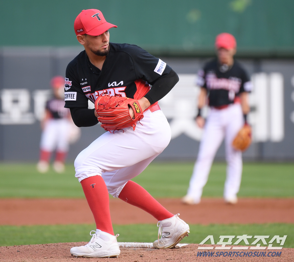 '외인 교체 2장 다 썼는데…' 변칙 막힌 산체스, 평범해졌다→8월 3G…