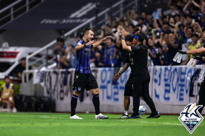 '리빙 레전드' 무고사 1G-1AS "인천에서의 축구가 재미있고 즐겁다"