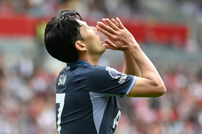 [EPL 전반리뷰]'뉴캡틴' SON, VAR 끝 PK 헌납…난타전 끝 2…