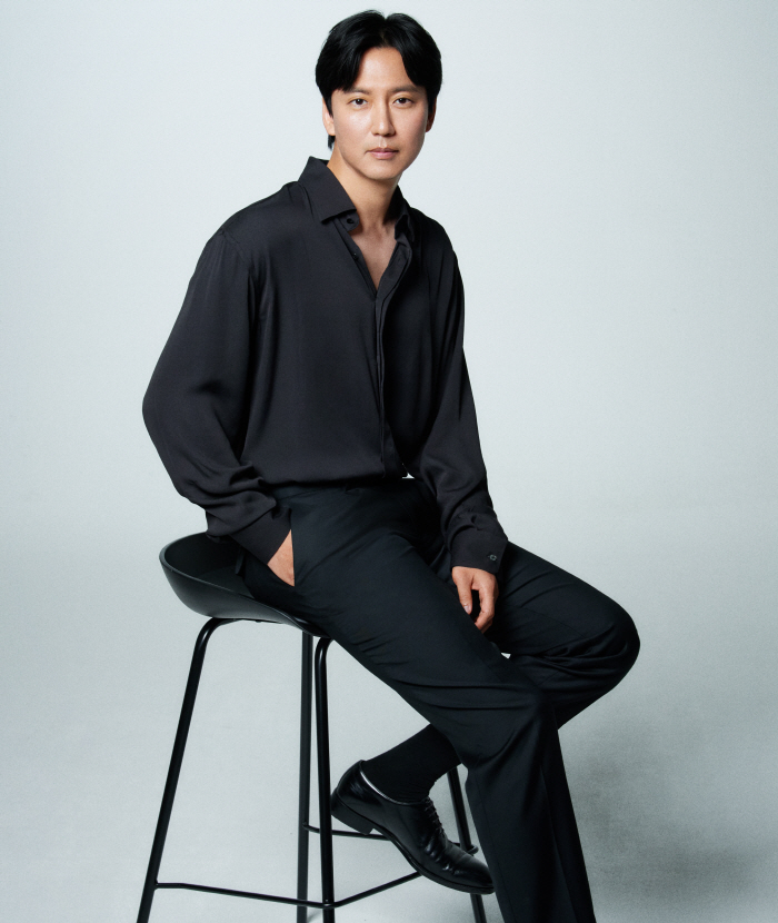 [SC인터뷰] "이정재X정우성 감독 스타일 달라"…'보호자' 김남길이 밝…